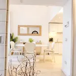 San Babila Elegant Duplex - Design District Milan