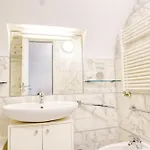 San Babila Elegant Duplex - Design District Appartement