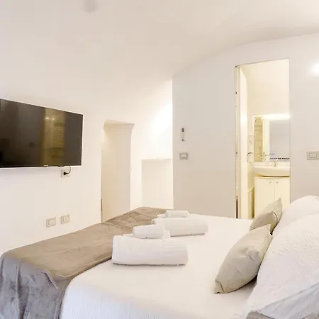 Appartement San Babila Elegant Duplex - Design District *