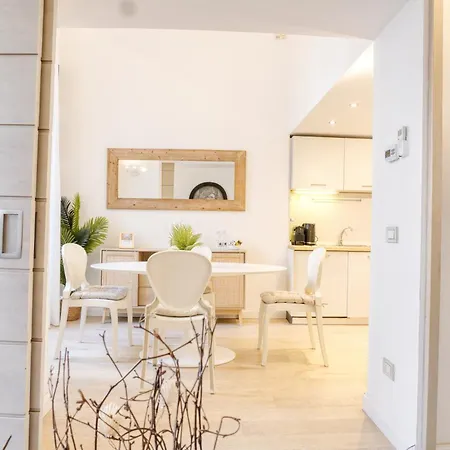 San Babila Elegant Duplex - Design District Milano