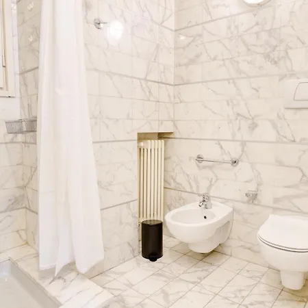 San Babila Elegant Duplex - Design District Appartamento