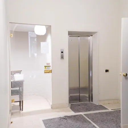 San Babila Elegant Duplex - Design District Apartman Milánó
